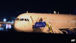 Сирийский пассажирский самолет в аэропорту Анкары, Турция, 10 октября 2012г.