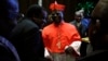 Le cardinal Laurent Monsengwo de la République démocratique du Congo reçoit des invités dans la salle Paul VI au Vatican, le 20 novembre 2010. REUTERS/Tony Gentile