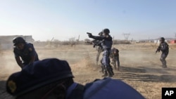 'Yansanda suke bude wuta kan ma'aikata dake yajin aiki a wani kamfanin tama da karafa.