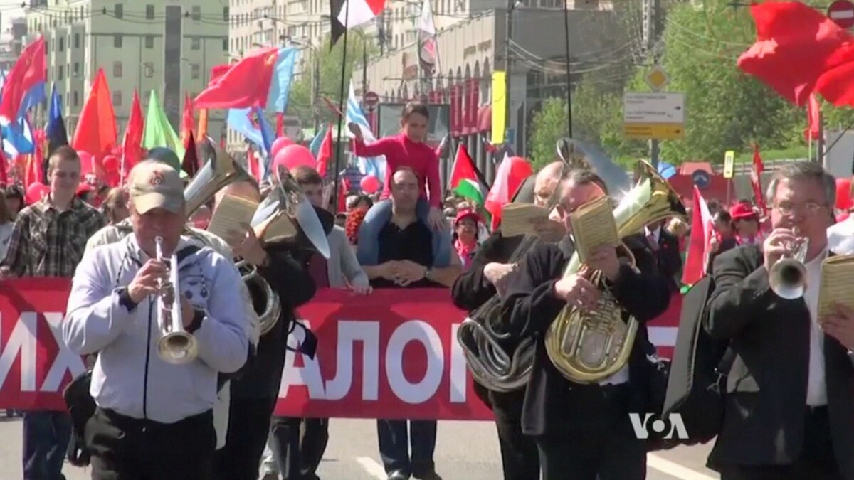 Various Groups Observe May Day in Russia
