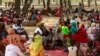 ARCHIVES - Des Camerounais ayant fui les violences intercommunautaires meurtrières entre éleveurs et agriculteurs se trouvent dans un camp de réfugiés temporaire dans le district de Farcha, à Ndjamena, au Tchad, le 9 décembre 2021.
