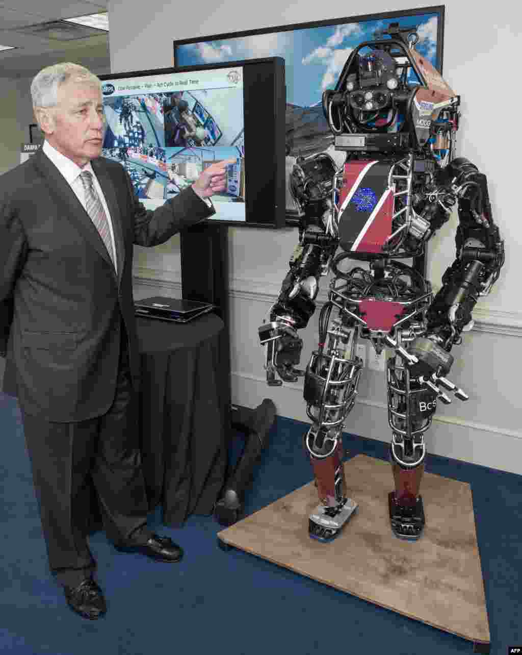 US Secretary of Defense Chuck Hagel is briefed on the ATLAS ROBOT which is one of the most advanced humanoid robots ever built at the Pentagon by Defense Advanced Research Projects Agency(DARPA) personnel, April 22, 2014.