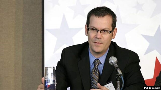 Colin Kahl, asesor de seguridad nacional del vicepresidente Joe Biden, es optimista de que el acuerdo con Irán será implementado.