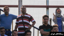 جمهوری اسلامی بعد از انقلاب به زنان اجازه حضور در ورزشگاه را نداد. اکنون هم با فشار فیفا فقط در بازی‌های ملی اجازه حضور داده است. 