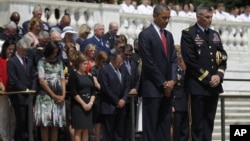 Predsednik Barak Obama tokom ceremonija polaganja venca na Grob neznanog junaka