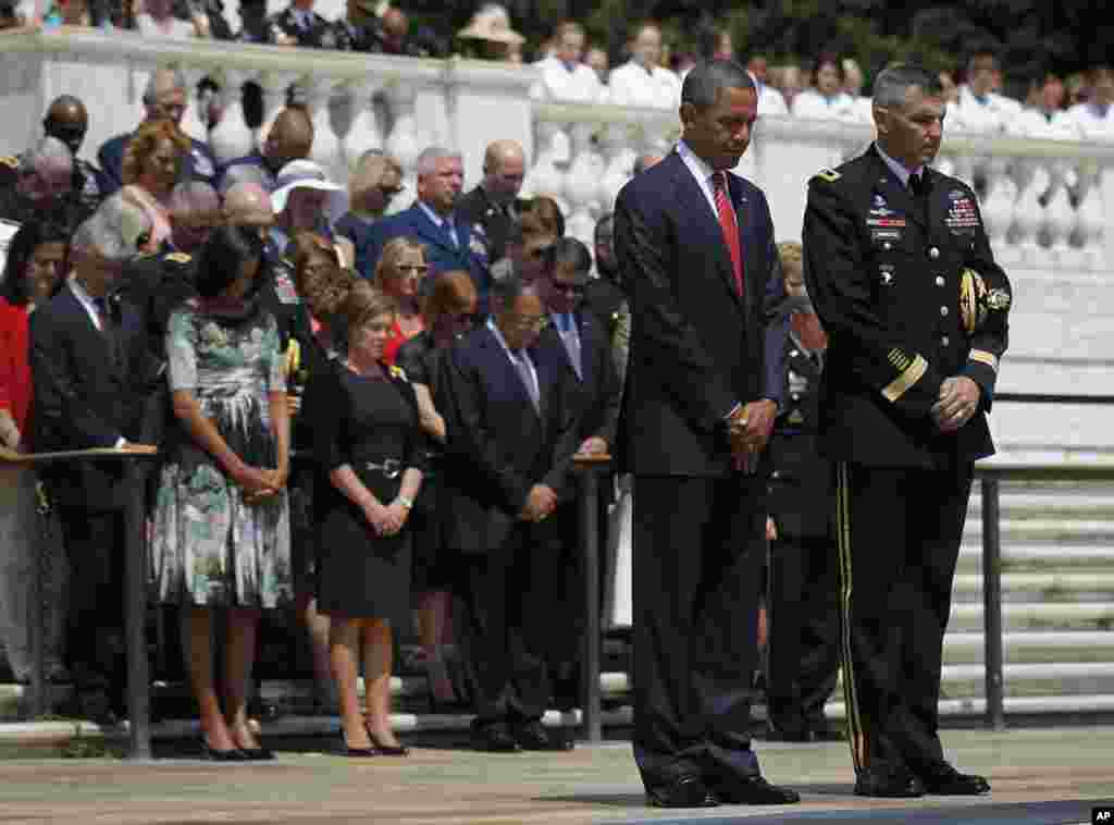 President Obama lowers his head during a wreath-laying cermony at the Tomb of the Unknowns in Arlington National Cemetery in Arlington, Virginia, May 28, 2012.