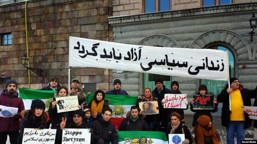 مشاور پیشین ترامپ: رئیس جمهوری از ایرانیان مخالف رژیم حمایت کند