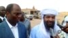 Ansar Dine Le chef du groupe islamiste Iyad Ag Ghaly (à droite) s'entretient avec le ministre des affaires étrangères du Burkina Faso, Djibrille Bassole (L), le 7 août 2012 à l'aéroport de Kidal, dans le nord du Mali.