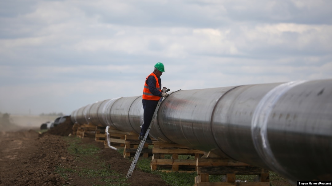 TürkAkım doğalgaz boru hattı Anapa şehrinin dışındaki Russkaya (Rus) kompresör istasyonundan başlayıp Türkiye'nin batısında Karadeniz kıyısındaki Kıyıköy'e ve oradan da Avrupa'ya uzanıyor.