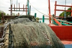 Fishing net on a docked boat near Teuk Chhou bay area, in Kampot province, on October 3, 2021. (Sun Narin/VOA Khmer)