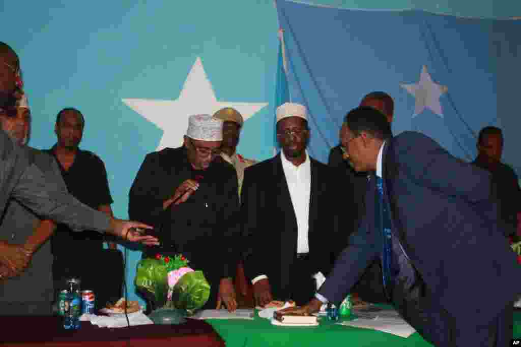 Sawirrada Xafladda Ansixinta Ra'iisul-wasaare Farmaajo