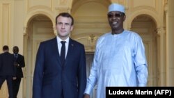 O presidente frances hoje no Chad com o o seu homólogo Idriss Deby