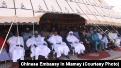 Le président du Niger Mahamadou Issoufou et le ministre de la Santé, Kalla Moutari, ont assisté à l'inauguration de l'hopital.