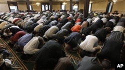 Molitva u džamiji "Islamski centar Amerike" u Dirbornu