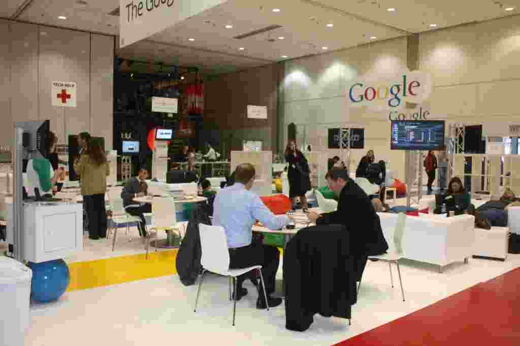 La empresa Google diseñó un área de descanso para los periodistas que cubren la asamblea partidista.