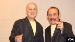 Jerry Rivas y Charlie Aponte, las voces de El Gran Combo de Puerto Rico. [Foto: Mitzi Macias, VOA]