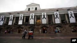 Black ribbon banners representing seven people who were killed by a dissident rebel group on the border of Ecuador with Colombia, hang outside the government palace in Quito, Ecuador, April 17, 2018. 