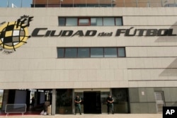 Spanish Civil Guard policemen stand guard outside the Spanish Football Federation headquarters during an anti-corruption operation in Las Rozas, outside Madrid, July 18, 2017.