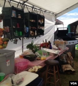 Festival fan Tim, a onetime professional cook, has a full kitchen at his campsite. (VOA/K. Cole)