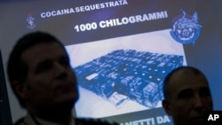 Polisi Italia memperlihatkan 1000 kilogram kokain murni bernilai sekitar 340 miliar dolar AS yang diselundupkan diantara pengiriman produk pertanian dari Brazil (Foto: dok).