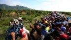 Đoàn di dân Trung Mỹ trên đường từ Niltepec đến Juchitan, Mexico