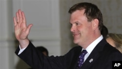 ကနေဒါ နိုင်ငံခြားရေးဝန်ကြီး John Baird က သူ့အစိုးရအနေနဲ့ အီရန်နိုင်ငံဟာ ဒီနေ့ ကမ္ဘာ့ငြိမ်းချမ်းရေးနဲ့ လုံခြုံရေးကို အကြီးမားဆုံး ခြိမ်းခြောက်နေတယ်လို့ ယူဆထားတယ်လို့ ဆိုပါတယ်။