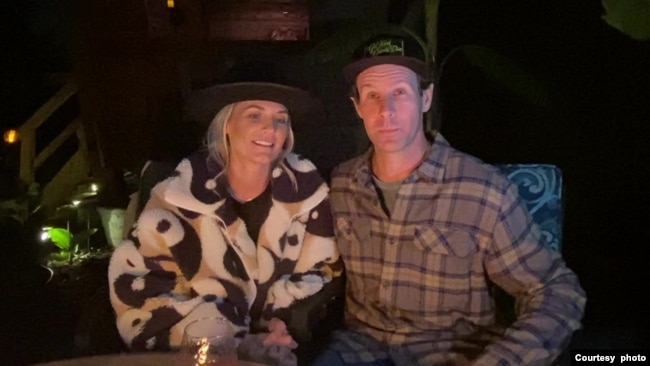 Tamu Warung RieRie, Alina Makinson dan DJ Kevin Brown (dok: Warung RieRie)