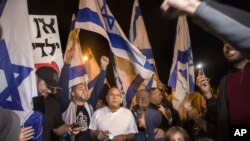 Manifestantes israelíes tomaron las calles de Ashkelon en contra del cese al fuego.