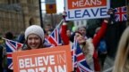 Những người ủng hộ Brexit đang biểu tình bên ngoài tòa nhà Quốc hội Anh đòi chính phủ thực thị Brexit 