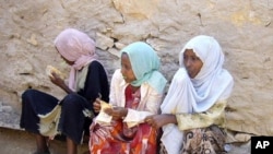 Ethiopian young girls waiting to travel to Yemen in Bossaso, the commercial city of the semi-autonomous region of Puntland and the launching pad of the people trying to cross the Gulf of Aden to Yemen. (File Photo)