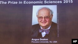 Anuncio del Premio Nobel de Economía 2015, que fue otorgado al británico Angus Deaton.