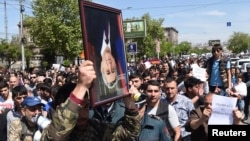 Demonstrators attend a protest after parliament voted to allow former president Serzh Sarksyan to become prime minister, in Yerevan, Armenia, April 19, 2018.