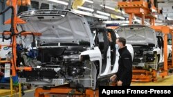 FILE - GMC Hummer EVs are seen on an assembly line at he General Motors Factory ZERO electric vehicle assembly plant in Detroit, Michigan, Nov. 17, 2021. (Photo by MANDEL NGAN / AFP)