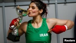صدف خادم، نخستین زن مشتزن ایرانی است که در رقابت رسمی بین المللی مشتزنی به مصاف می رود
