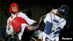 Kimia Alizadeh Zenoorin (Izq.), que ganó una medalla de bronce en taekwondo en los Juegos Olímpicos de Río 2016, no reveló su paradero, pero en el pasado había dicho que quería establecerse en los Países Bajos.