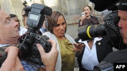 Nafissatou Diallo parle à la presse devant la Cour pénale de Manhattan (27 juillet 2011)