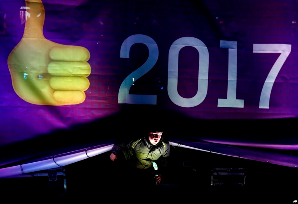 Escenario principal durante la celebración de Año Nuevo en Times Square en Nueva York. (Foto AP)