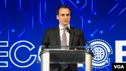 کراستيوس رئيس هيأت نمايندگی امريکا در اين همايش هوش مصنوعی در دهلی نو