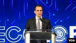 د سپینې ماڼۍ د ساینس او ​تکنالوژۍ د تګلارې د دفتر د مشر مایکل کراتسیوس