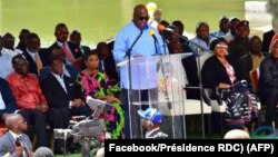 Président Félix Tshisekedi na lisikulu na ye ya bofungoli linaka lya ya kobundisa bobola na Africa Park Aventure, na Kinshasa, 16 octobre 2019. (Facebook/Présidence RDC)