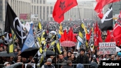 Puluhan ribu warga Rusia berdemonstrasi anti pemerintah di Moskow, Minggu (29/9). 