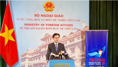 Ông Đỗ Hùng Việt, Vụ trưởng Vụ các Tổ chức quốc tế Bộ Ngoại giao Việt Nam tại cuộc họp báo ngày 25/3/2021. Photo VTV.