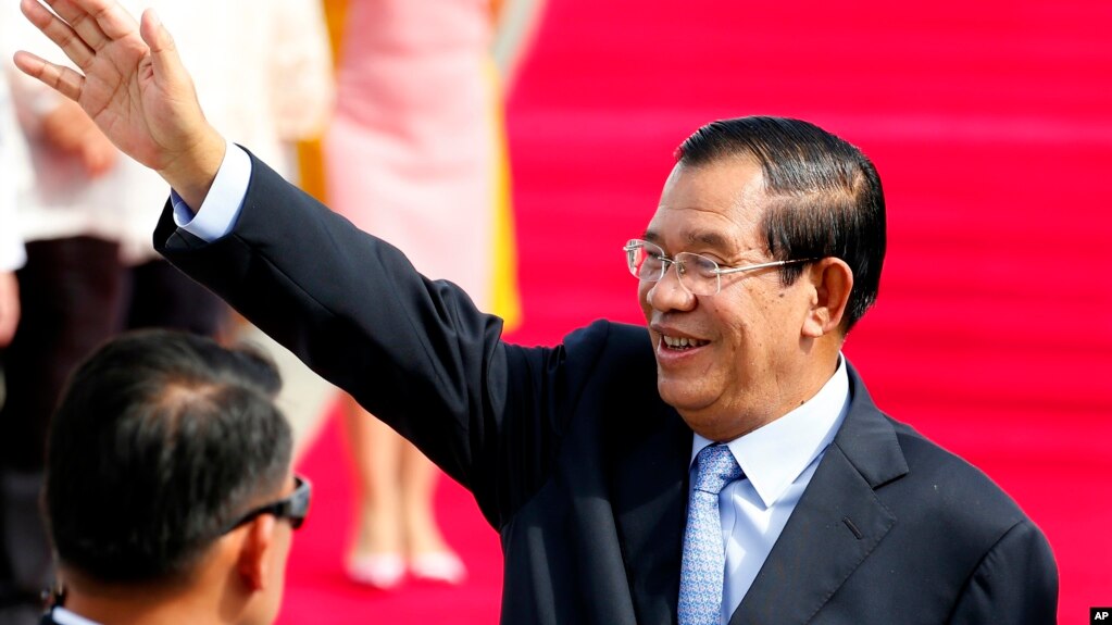 Cambodian Prime Minister Hun Sen waves to the crowd as he arrives at Clark International Airport, north of Manila, Philippines Saturday, Nov. 11, 2017. Hun Sen is one of more than a dozen leaders who will be attending the 31st ASEAN Summit and Related Summits in Manila. (AP Photo/Bullit Marquez)