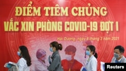 Một địa điểm tiêm chủng vaccine COVID-19 tại Việt Nam. Bộ Y tế cho biết có khoảng 14 - 20% người được tiêm tại Việt Nam có phản ứng sau tiêm.