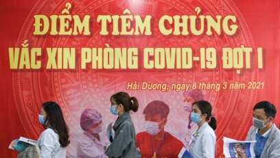 Một địa điểm tiêm chủng vaccine COVID-19 tại Việt Nam. Bộ Y tế cho biết có khoảng 14 - 20% người được tiêm tại Việt Nam có phản ứng sau tiêm.