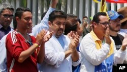 Según el comisionado de Derechos Humanos de la presidencia interina, Humberto Prado, otras ocho personas, se encuentran en situación similar a la de Marrero.