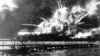 El 7 de diciembre de 1941 fuerzas japonesas ejecutaron un sorpresivo ataque a la base naval estadounidense de Pearl Harbor, Hawaii, lo que marcó el ingreso de EE.UU. a la Segunda Guerra Mundial.