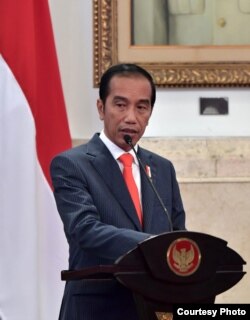 Presiden Jokowi memberikan pengarahan pada Sidang Kabinet Paripurna di Jakarta, Senin (7/1) (Setpres RI)