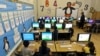 Các em học sinh đang tập làm toán tại một trường tiểu học ở Los Angeles. 