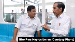 Jokowi dan Prabowo bertemu di atas kereta Moda Raya Terpadu (MRT) dari stasiun Lebak Bulus dan diakhiri di stasiun Senayan Jakarta.